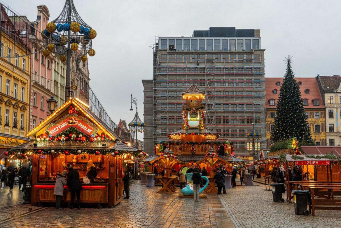 Wroclaw. Jarmark Bozonarodzeniowy juz otwarty.