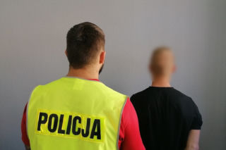 Uderzył nastolatka z głowy i bezczelnie OKRADŁ. Zatrzymano RECYDYWISTĘ z Wrześni