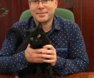 Był KOŃ SENATOR. Jest KOT URZĘDNIK! Prezydent Mysłowic z wielkim sercem! [ZDJĘCIA]