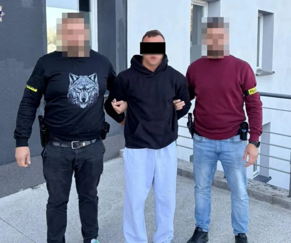 Motocyklista potrącił policjanta i uciekł. Został objęty jedynie dozorem