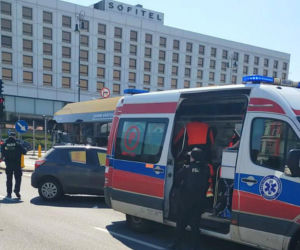 Zderzenie autobusu z osobówką w centrum Warszawy