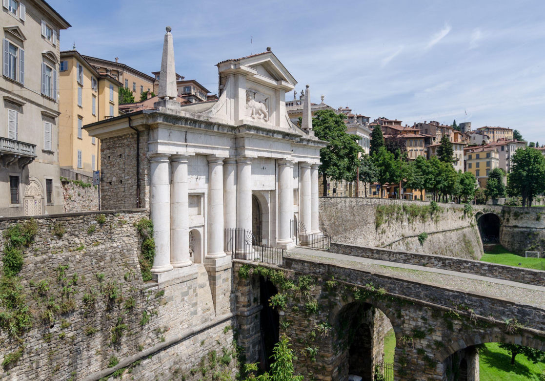 Brama miejska Porta San Giacomo w Bergamo