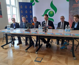 Akcja edukacyjna Czerwony Kapturek w Krainie OZE