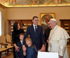 Premier Mateusz Morawiecki z dziećmi
