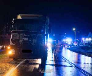 Knyszyn. Zderzenie ciężarówki z osobówką. Ranna kobieta z dzieckiem
