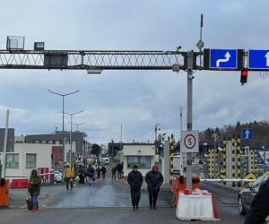 Ukraińscy pogranicznicy mają spore problemy z odprawą uchodźców uciekających przed wojną