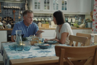 M jak miłość, odcinek 1907. Agnes (Amanda Mincewicz), Barbara (Teresa Lipowska), Artur Rogowski (Robert Moskwa)