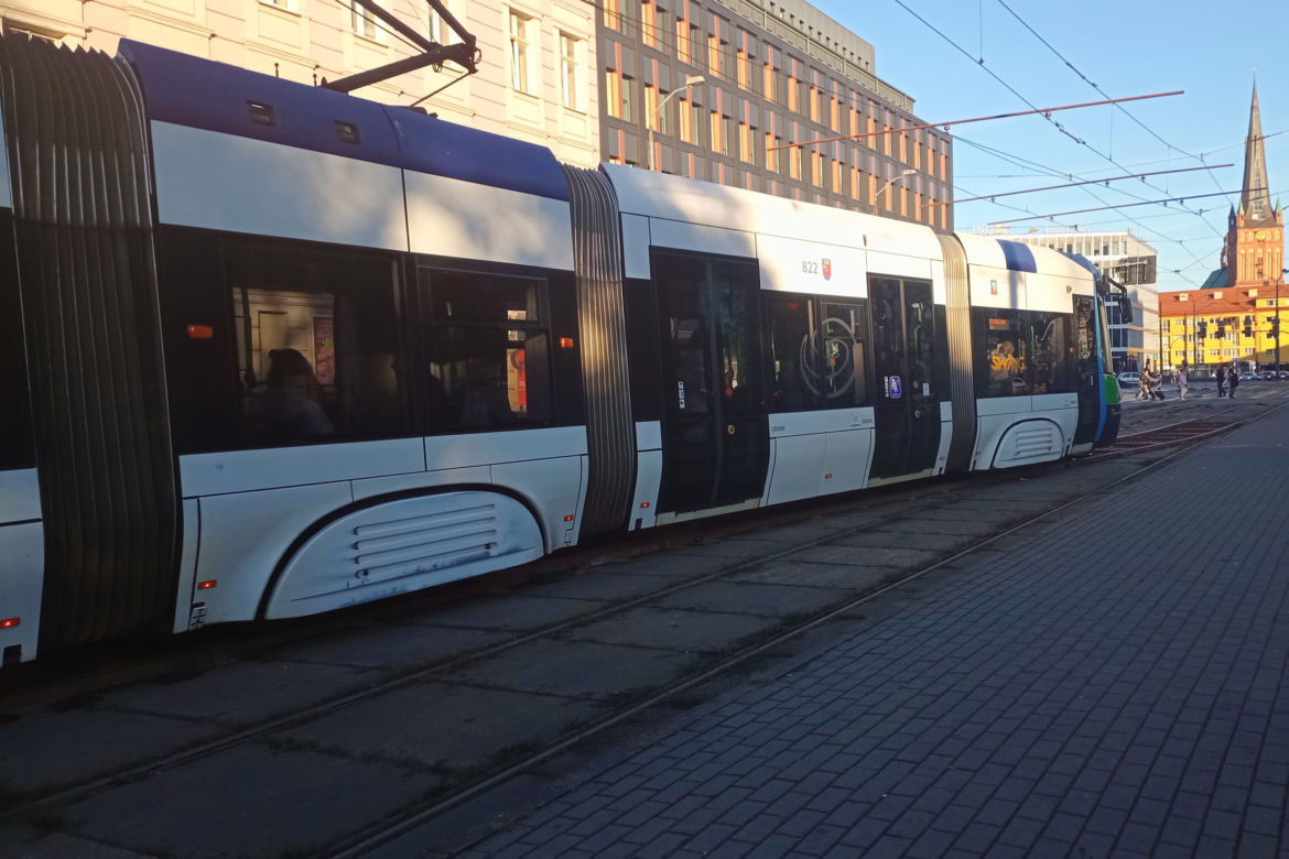 Utrudnienia na placu Zwycięstwa i Bramie Portowej