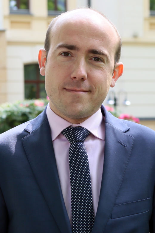 Morawiecki zawstydził Kaczyńskiego, Budkę i Czarzastego. Politycy pławią się w luksusach