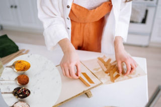 Ta przyprawa obniża ciśnienie i wspiera serce. Polacy rzadko po nią sięgają