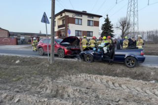 Huk w spokojnej wsi. Doszło do wypadku, jedna osoba w szpitalu