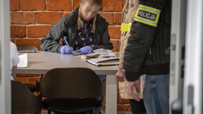 Afera korupcyjna w Pucku! Policjanci zatrzymali na gorącym uczynku 49-letniego urzędnika z  Powiatowego Inspektoratu Nadzoru Budowlanego oraz 41-letnią pośredniczkę
