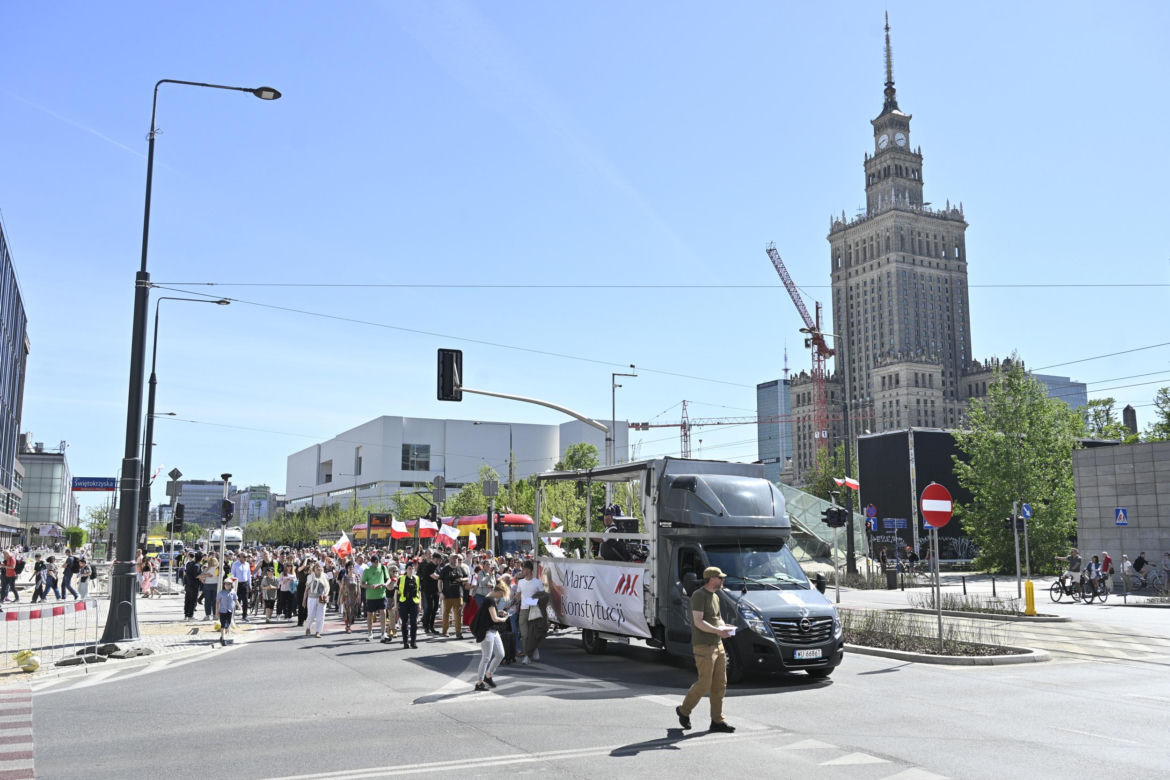 Warszawa.  Marsz Konstytucji 3 Maja