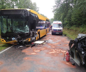 Wypadek w Kwiatonowicach! Zderzenie autobusu i osobówki