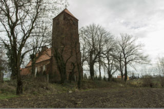 NAZI-ZOMBIE STRASZĄ MIESZKAŃCÓW.