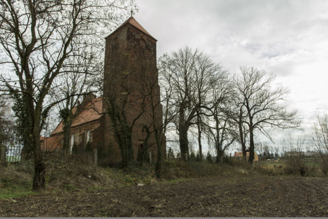 NAZI-ZOMBIE STRASZĄ MIESZKAŃCÓW.