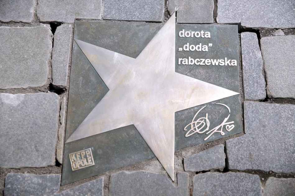W opolskiej Alei Gwiazd odsłonięto kolejne tablice.