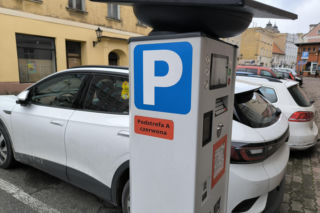 Leszno: Będą zmiany w abonamentach parkingowych? Radni poparli petycję w sprawie aut w leasingu
