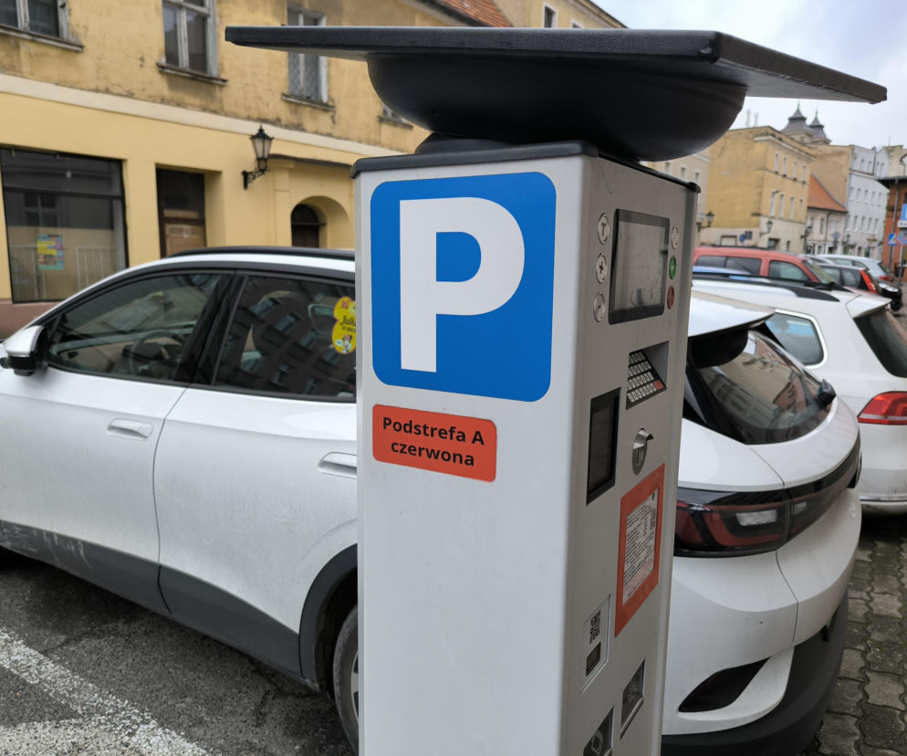 Leszno: Będą zmiany w abonamentach parkingowych? Radni poparli petycję w sprawie aut w leasingu