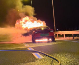 Pożar na S3 na Dolnym Śląsku. Ford Mustang stanął w ogniu
