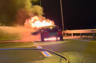 Pożar na S3 na Dolnym Śląsku. Ford Mustang stanął w ogniu