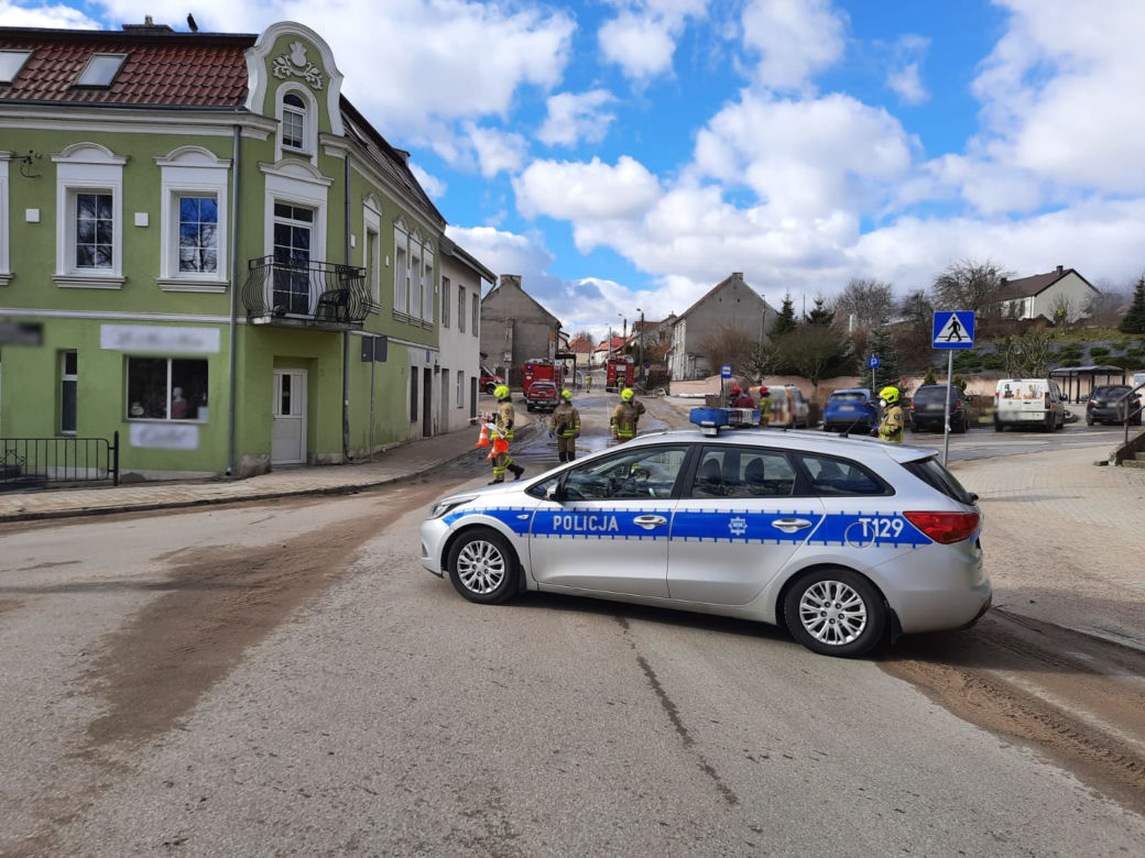 Ewakuacja mieszkańców w Barczewie. Przy ulicy Wiosennej uszkodzono gazocią