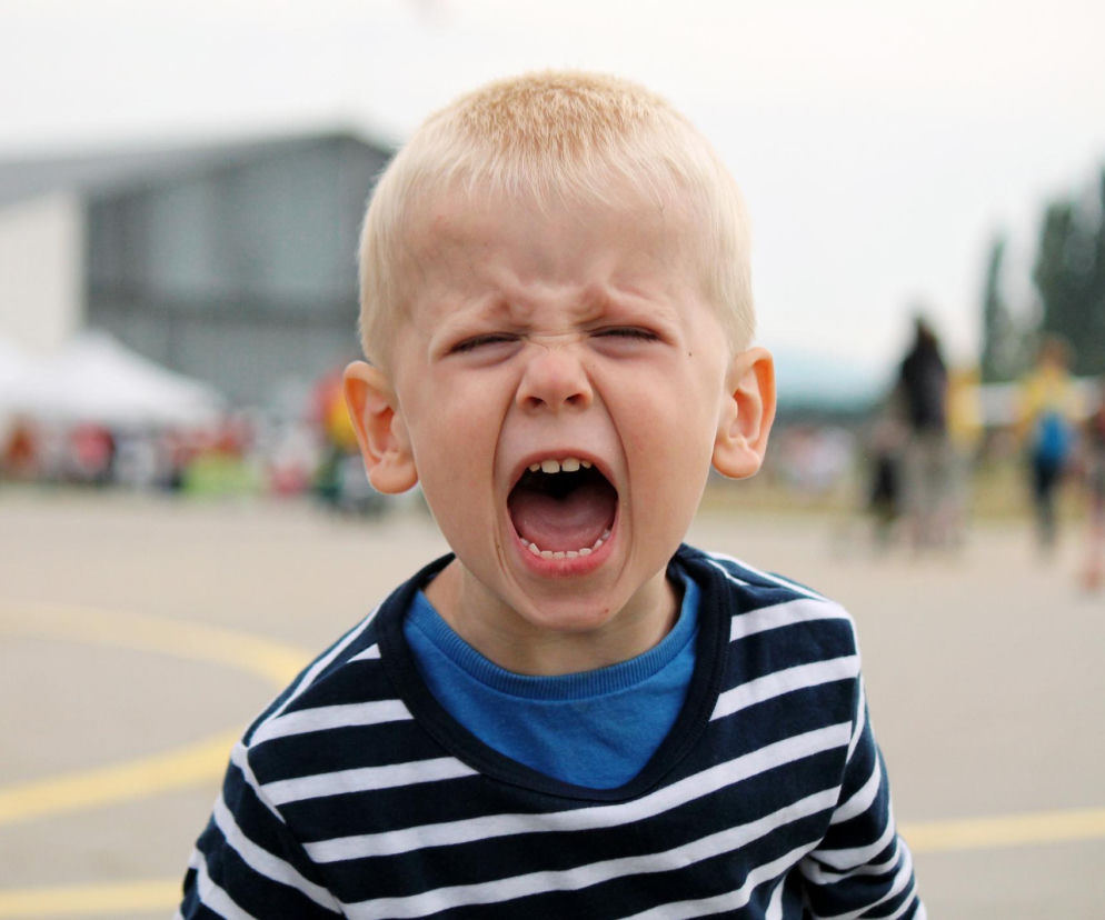 Dlaczego dziecko krzyczy zamiast rozmawiać? Klucz leży w zachowaniu dorosłych