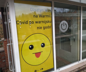 Nietypowe plakaty na ulicach Olsztyna: Olsztyn to nie Mazury. Covid to nie Warmia [ZDJĘCIA]