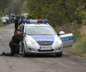 WARKA: Terroryści opanowali pociąg. Strzelanina na stacji kolejowej! + ZDJĘCIA