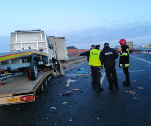 Zdarzenie czterech samochodów i lawety na autostradzie A1 [ZDJĘCIA]