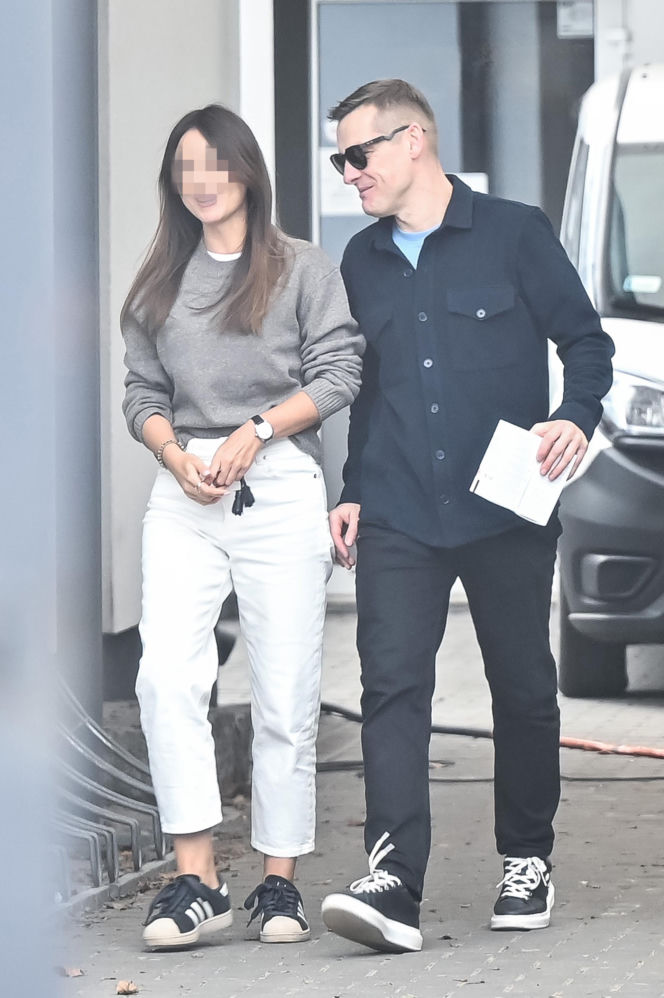 Marcin Mroczek z dziewczyną w cukierni