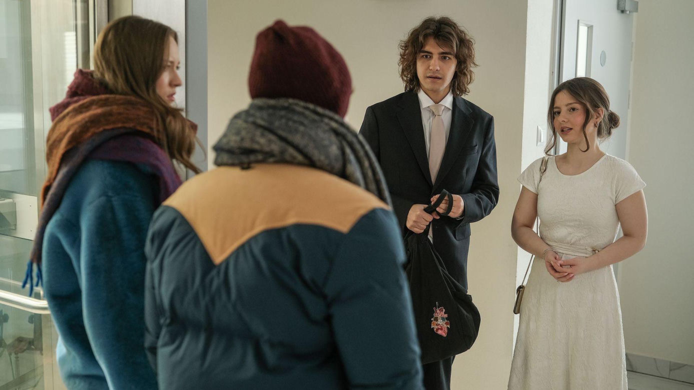 Barwy szczęścia odc. 3390. Ewa (Gabriela Ziembicka), Romeo (Jacek Tyszkiewicz), Witek (Witold Sosulski), Ewelina (Amelia Listwoń)