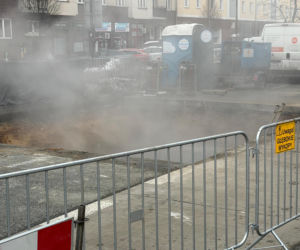 Pęknięta rura paraliżuje Wolę. Górczewska zamknięta na tydzień po awarii ciepłowniczej