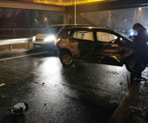 Wypadek na Trasie Toruńskiej. Porsche 911 rozbite