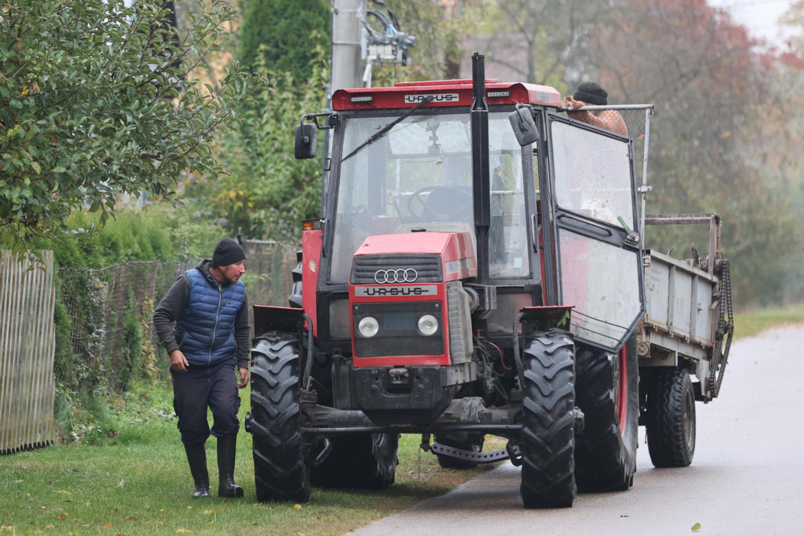 Rolnicy. Podlasie. Andrzej powiedział jak jest. "Całe życie ja". Zamknął drzwi i pojechał