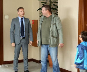 M jak miłość odc. 1112. Romanowski (Robert Wabich), Piotrek Zduński (Marcin Mroczek), Maciek (Franciszek Przanowski), Andrzej (Krystian Wieczorek), Wanda Budzyńska (Maria Rybarczyk)