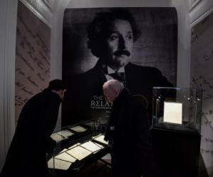 Stuletni rękopis Alberta Einsteina sprzedany za zawrotną sumę. 11,6 mln euro za teorię względności!