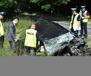 Dziecko zginęło pod tirrem, ojciec walczy o życie