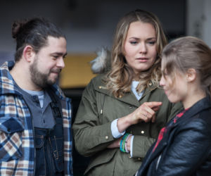 To nie koniec świata 2 sezon odcinek 20. Blanka (Anna Karczmarczyk), Młody (Jędrzej Taranek), Ulka (Magdalena Lamparska)