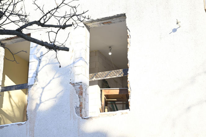 Kaczyńskiego nie ma w domu, a sąsiedzi rozwalają ściany