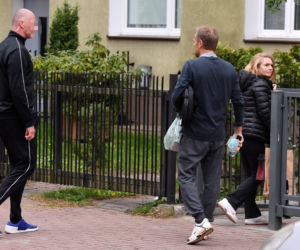 Dziadek Tusk zabrał wnuki na plac zabaw