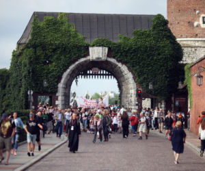 Pielgrzyma na Jasną Górę ruszyła z Krakowa. Tłumy uczestników zmierzają do Częstochowy