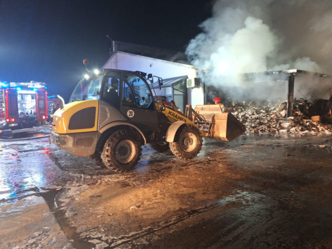 Kilkanaście godzin walki z wielkim pożarem w Rawiczu. Milionowe straty