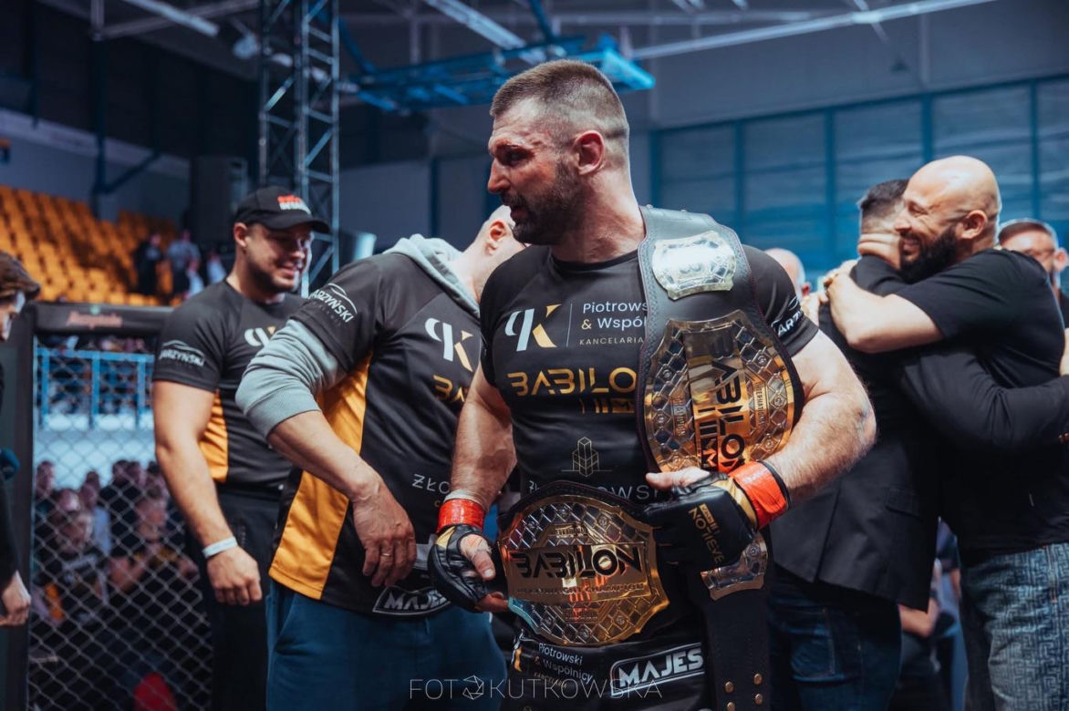 Szymon Kołecki mistrzem Babilon MMA