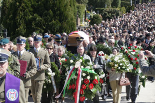 Młodziutka stewardessa miała przed sobą całe życie. Na grobie Justyny Moniuszko wyryto symboliczne słowa