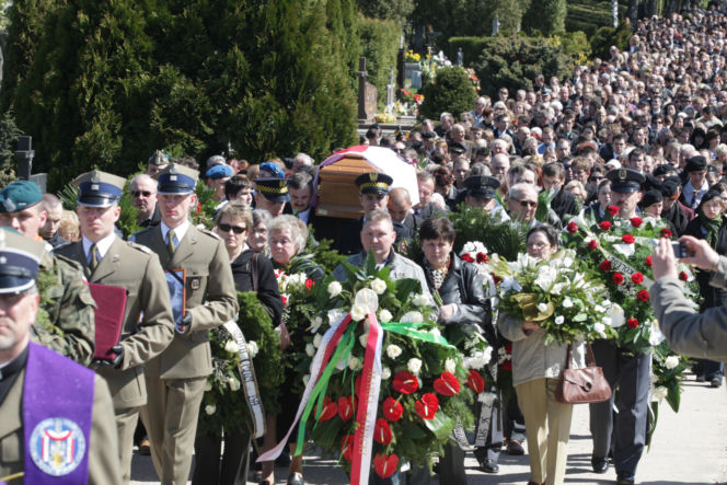 Młodziutka stewardessa miała przed sobą całe życie. Na grobie Justyny Moniuszko wyryto symboliczne słowa