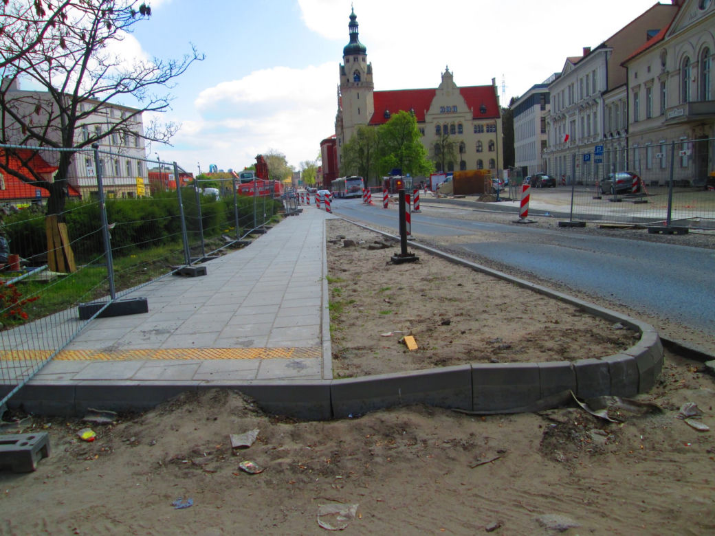 Budowa buspasu na Wałach Jagiellońskich zmierza ku końcowi [ZDJĘCIA]