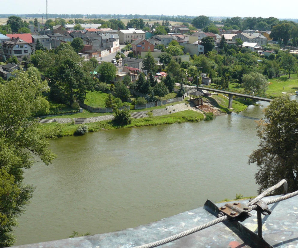 To najpiękniejsze uzdrowisko w woj. łódzkim. Turyści zachwycają się unikatowym zamkiem