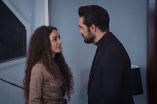 Ferit szpieguje Ayse, a Idris wpada w furię przez zdjęcie!