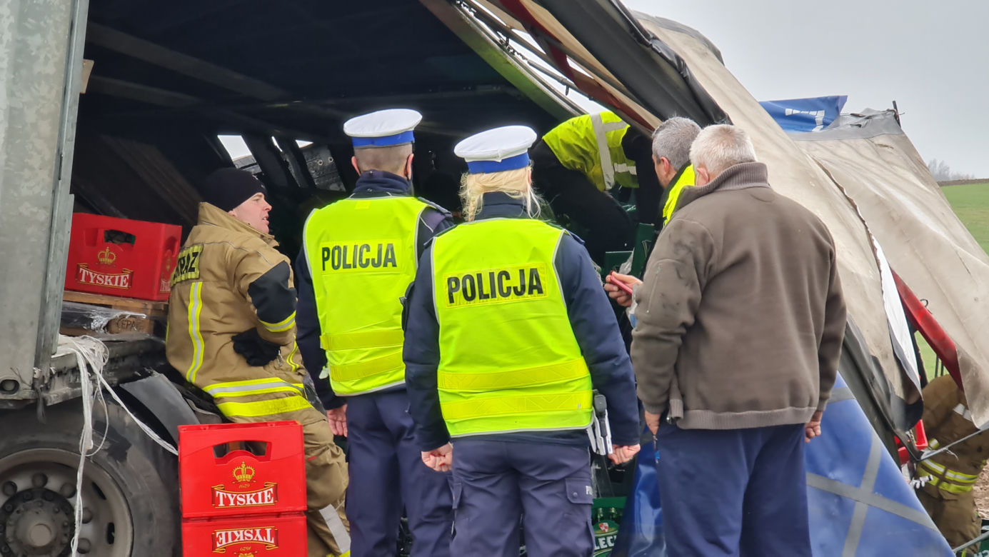 Troszkowo. Setki litrów piwa rozlały się na drogę